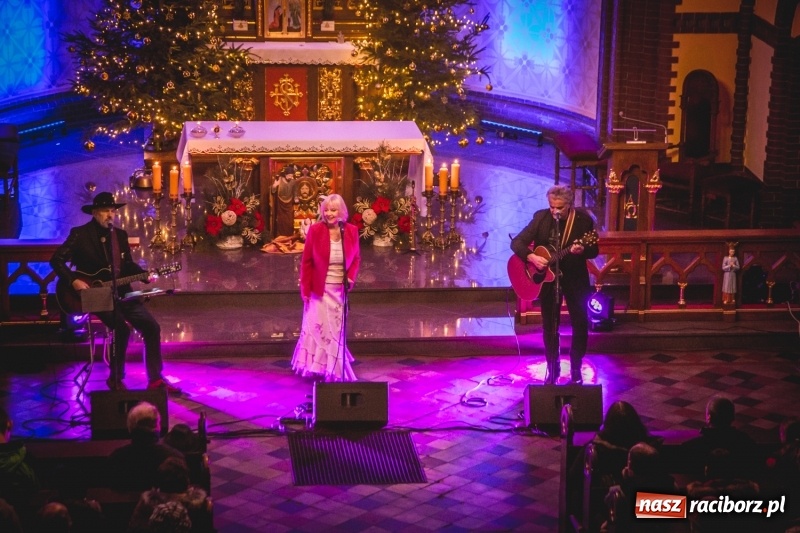 Zdjęcie w galerii na portalu naszraciborz.pl: XII Kuźniańskie Kolędowanie z Gangiem Marcela  wiadomości z regionu