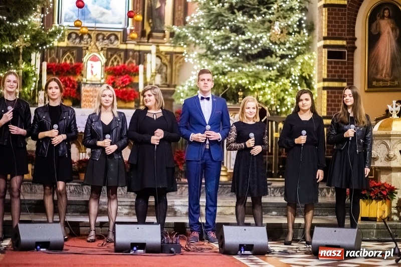 Zdjęcie w galerii na portalu naszraciborz.pl: Koncert Kolęd Tradycyjnych i Pieśni Bożonarodzeniowych w kościele św. Mikołaja wiadomości z regionu