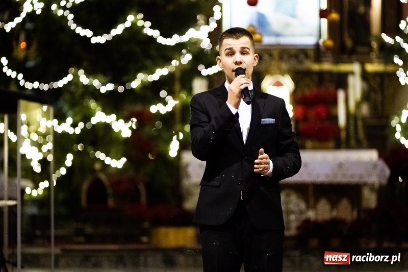 Zdjęcie w galerii na portalu naszraciborz.pl: Koncert Kolęd Tradycyjnych i Pieśni Bożonarodzeniowych w kościele św. Mikołaja wiadomości z regionu