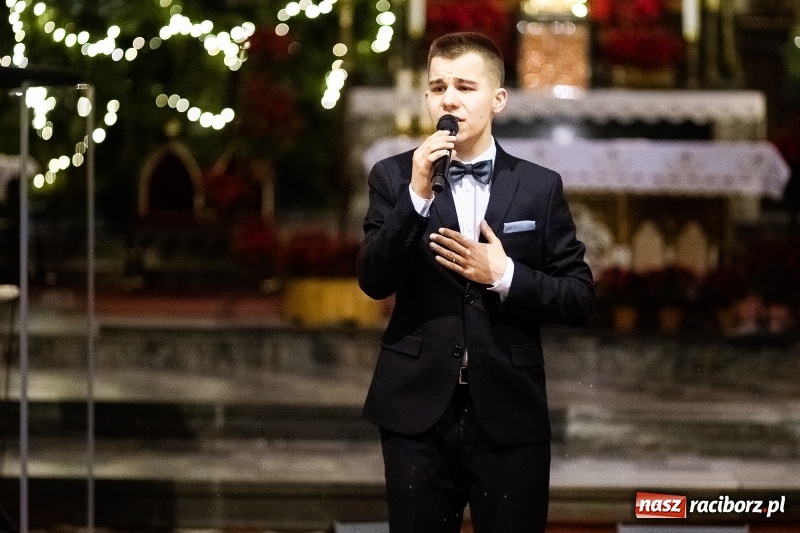 Zdjęcie w galerii na portalu naszraciborz.pl: Koncert Kolęd Tradycyjnych i Pieśni Bożonarodzeniowych w kościele św. Mikołaja wiadomości z regionu