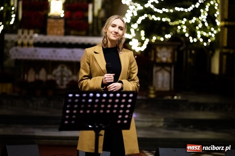 Zdjęcie w galerii na portalu naszraciborz.pl: Koncert Kolęd Tradycyjnych i Pieśni Bożonarodzeniowych w kościele św. Mikołaja wiadomości z regionu