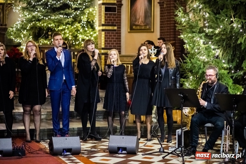 Zdjęcie w galerii na portalu naszraciborz.pl: Koncert Kolęd Tradycyjnych i Pieśni Bożonarodzeniowych w kościele św. Mikołaja wiadomości z regionu