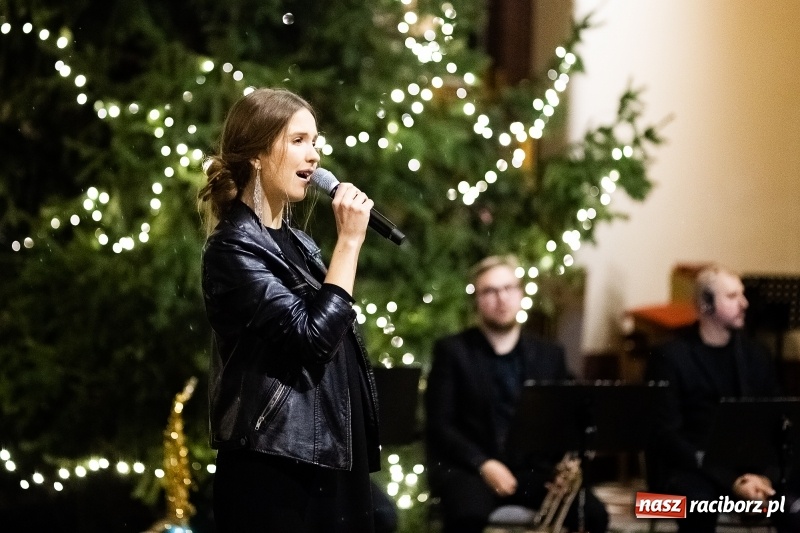 Zdjęcie w galerii na portalu naszraciborz.pl: Koncert Kolęd Tradycyjnych i Pieśni Bożonarodzeniowych w kościele św. Mikołaja wiadomości z regionu