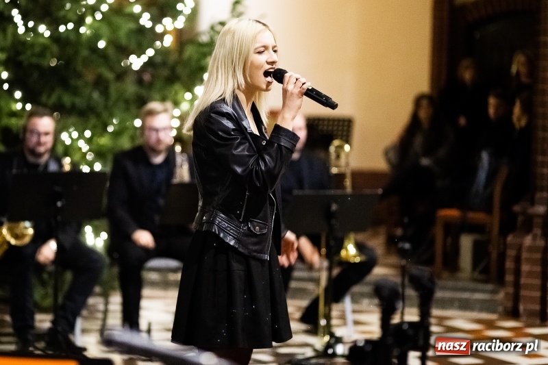 Zdjęcie w galerii na portalu naszraciborz.pl: Koncert Kolęd Tradycyjnych i Pieśni Bożonarodzeniowych w kościele św. Mikołaja wiadomości z regionu