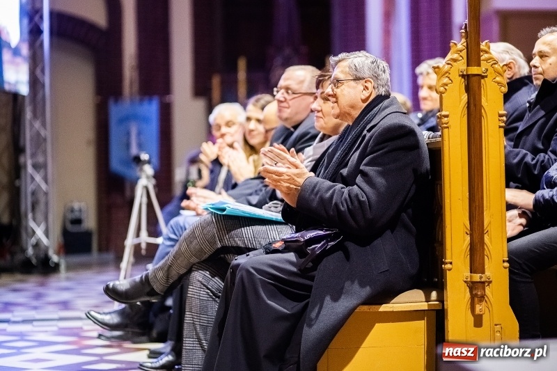 Zdjęcie w galerii na portalu naszraciborz.pl: Koncert Kolęd Tradycyjnych i Pieśni Bożonarodzeniowych w kościele św. Mikołaja wiadomości z regionu