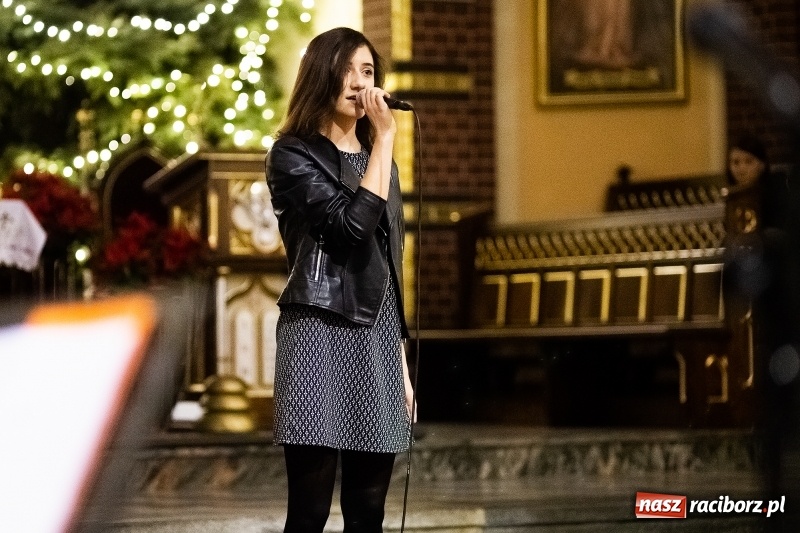 Zdjęcie w galerii na portalu naszraciborz.pl: Koncert Kolęd Tradycyjnych i Pieśni Bożonarodzeniowych w kościele św. Mikołaja wiadomości z regionu