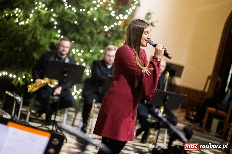 Zdjęcie w galerii na portalu naszraciborz.pl: Koncert Kolęd Tradycyjnych i Pieśni Bożonarodzeniowych w kościele św. Mikołaja wiadomości z regionu