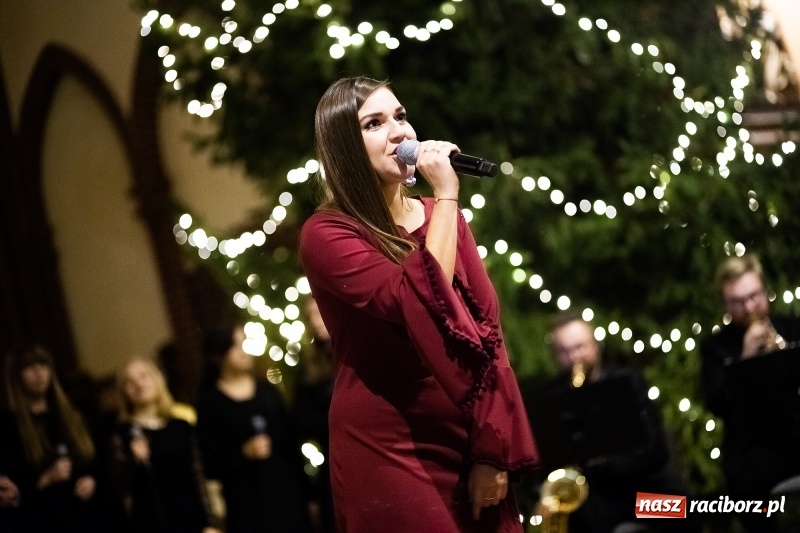 Zdjęcie w galerii na portalu naszraciborz.pl: Koncert Kolęd Tradycyjnych i Pieśni Bożonarodzeniowych w kościele św. Mikołaja wiadomości z regionu