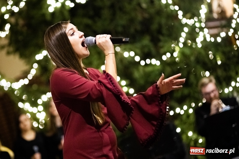 Zdjęcie w galerii na portalu naszraciborz.pl: Koncert Kolęd Tradycyjnych i Pieśni Bożonarodzeniowych w kościele św. Mikołaja wiadomości z regionu