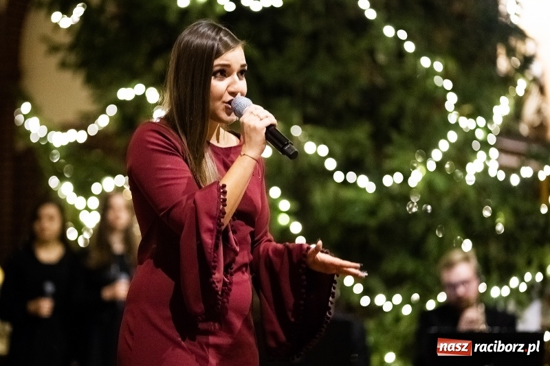 Zdjęcie w galerii na portalu naszraciborz.pl: Koncert Kolęd Tradycyjnych i Pieśni Bożonarodzeniowych w kościele św. Mikołaja wiadomości z regionu