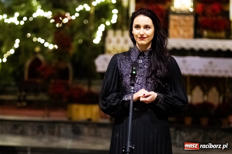Zdjęcie w galerii na portalu naszraciborz.pl: Koncert Kolęd Tradycyjnych i Pieśni Bożonarodzeniowych w kościele św. Mikołaja wiadomości z regionu