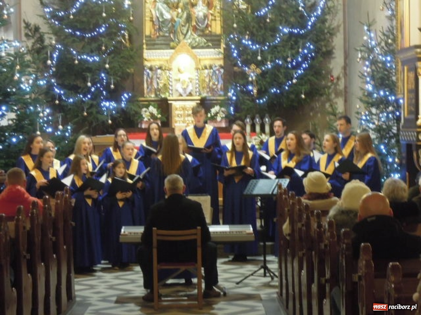 Zdjęcie w galerii na portalu naszraciborz.pl: Chór Bel Canto zaśpiewał w Krowiarkach wiadomości z regionu