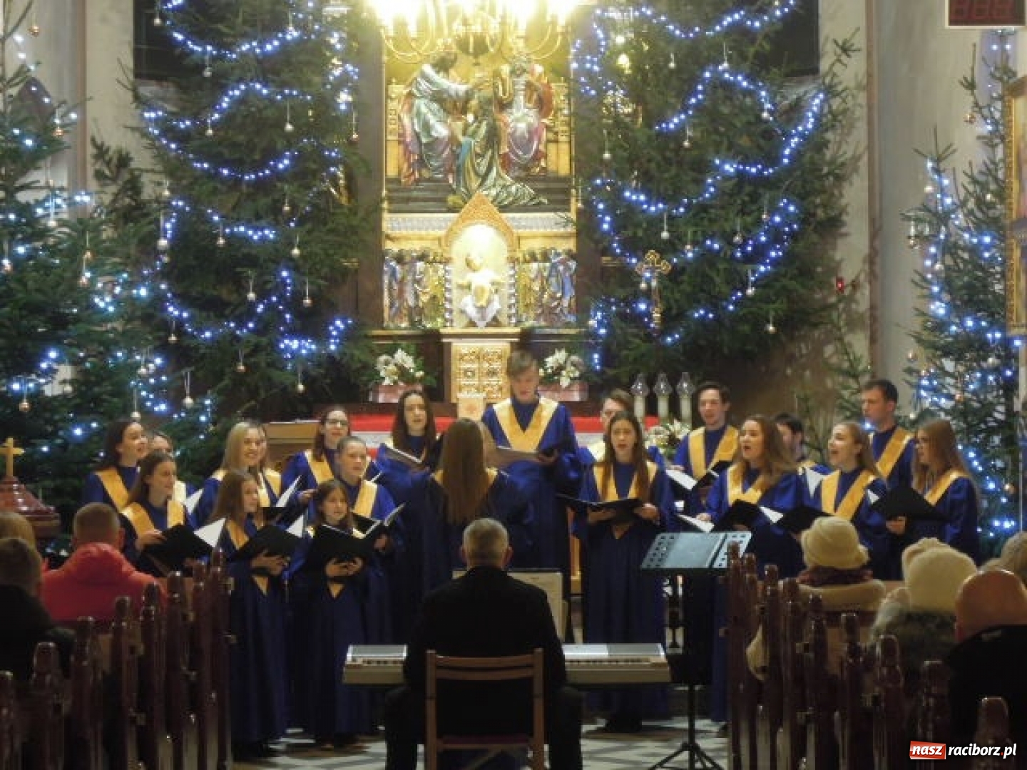 Zdjęcie w galerii na portalu naszraciborz.pl: Chór Bel Canto zaśpiewał w Krowiarkach wiadomości z regionu