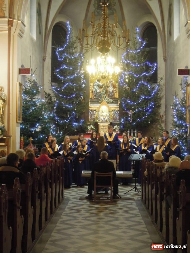 Zdjęcie w galerii na portalu naszraciborz.pl: Chór Bel Canto zaśpiewał w Krowiarkach wiadomości z regionu