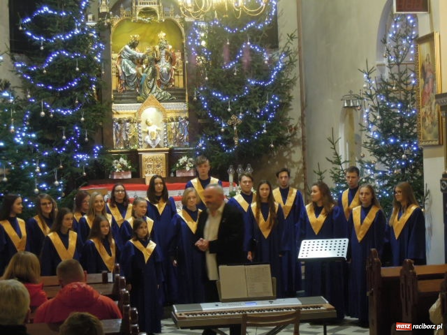 Zdjęcie w galerii na portalu naszraciborz.pl: Chór Bel Canto zaśpiewał w Krowiarkach wiadomości z regionu