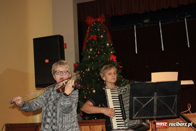 Zdjęcie w galerii na portalu naszraciborz.pl: Wieczór kolęd w krzanowickim MOK za nami wiadomości z regionu