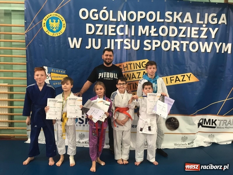 Zdjęcie w galerii na portalu naszraciborz.pl: Dziewięć medali Łamatorów w Mysłowicach wiadomości z regionu