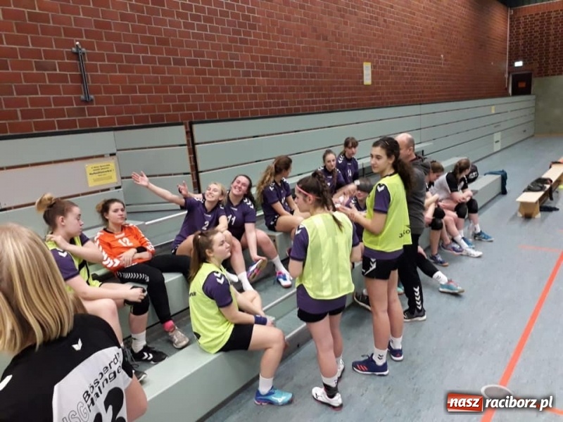 Zdjęcie w galerii na portalu naszraciborz.pl: Szczypiornistki pietrowickiego UKS na turniejach noworocznych w Niemczech wiadomości z regionu