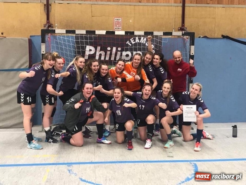 Zdjęcie w galerii na portalu naszraciborz.pl: Szczypiornistki pietrowickiego UKS na turniejach noworocznych w Niemczech wiadomości z regionu