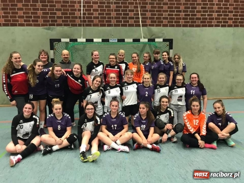 Zdjęcie w galerii na portalu naszraciborz.pl: Szczypiornistki pietrowickiego UKS na turniejach noworocznych w Niemczech wiadomości z regionu