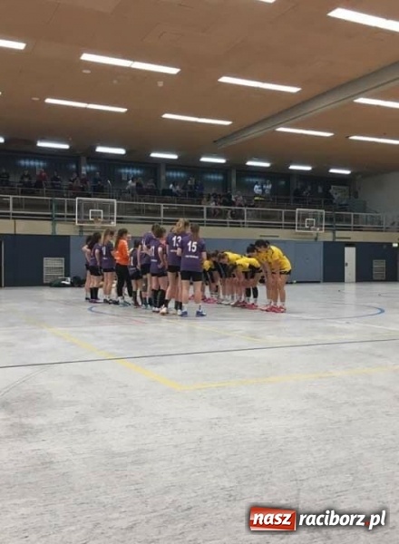 Zdjęcie w galerii na portalu naszraciborz.pl: Szczypiornistki pietrowickiego UKS na turniejach noworocznych w Niemczech wiadomości z regionu