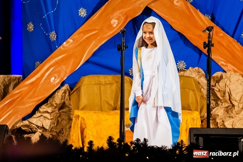 Zdjęcie w galerii na portalu naszraciborz.pl: Powiatowy Przegląd Widowisk Bożonarodzeniowych w RCK wiadomości z regionu