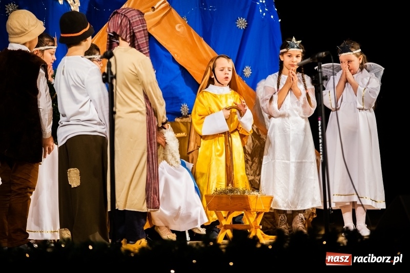 Zdjęcie w galerii na portalu naszraciborz.pl: Powiatowy Przegląd Widowisk Bożonarodzeniowych w RCK wiadomości z regionu