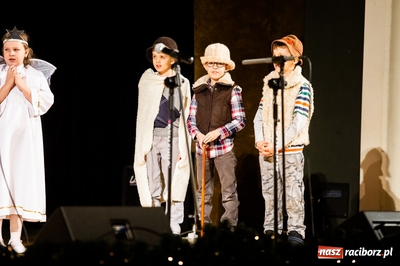 Zdjęcie w galerii na portalu naszraciborz.pl: Powiatowy Przegląd Widowisk Bożonarodzeniowych w RCK wiadomości z regionu