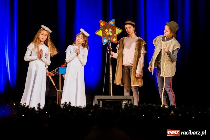 Zdjęcie w galerii na portalu naszraciborz.pl: Powiatowy Przegląd Widowisk Bożonarodzeniowych w RCK wiadomości z regionu