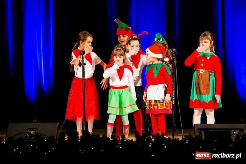 Zdjęcie w galerii na portalu naszraciborz.pl: Powiatowy Przegląd Widowisk Bożonarodzeniowych w RCK wiadomości z regionu