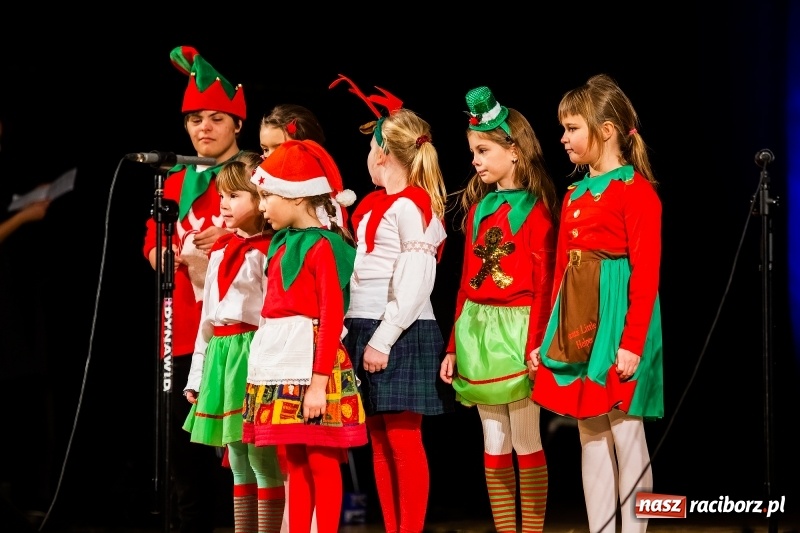 Zdjęcie w galerii na portalu naszraciborz.pl: Powiatowy Przegląd Widowisk Bożonarodzeniowych w RCK wiadomości z regionu
