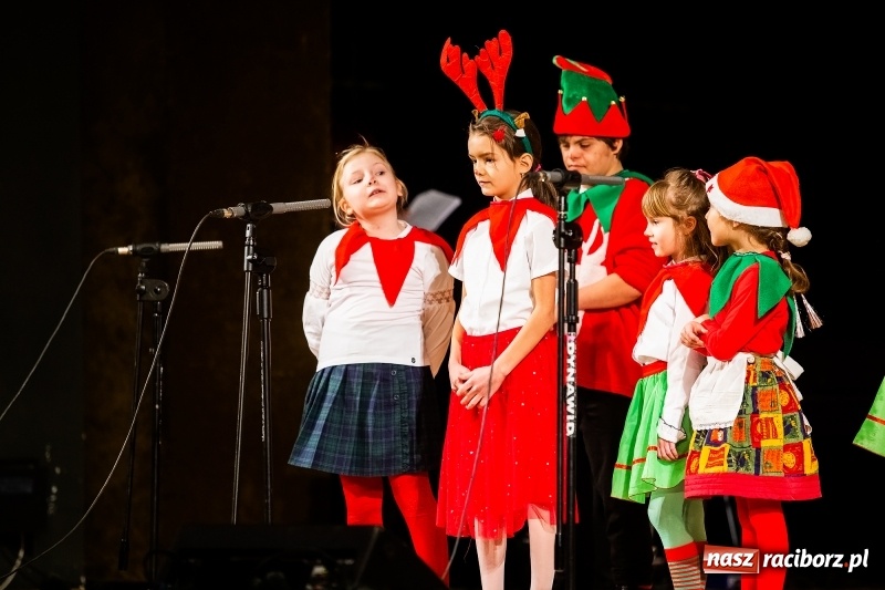 Zdjęcie w galerii na portalu naszraciborz.pl: Powiatowy Przegląd Widowisk Bożonarodzeniowych w RCK wiadomości z regionu