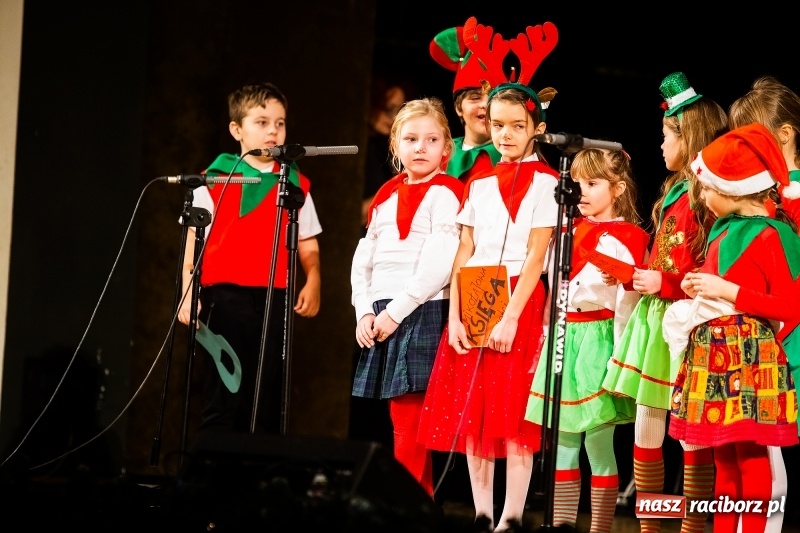 Zdjęcie w galerii na portalu naszraciborz.pl: Powiatowy Przegląd Widowisk Bożonarodzeniowych w RCK wiadomości z regionu