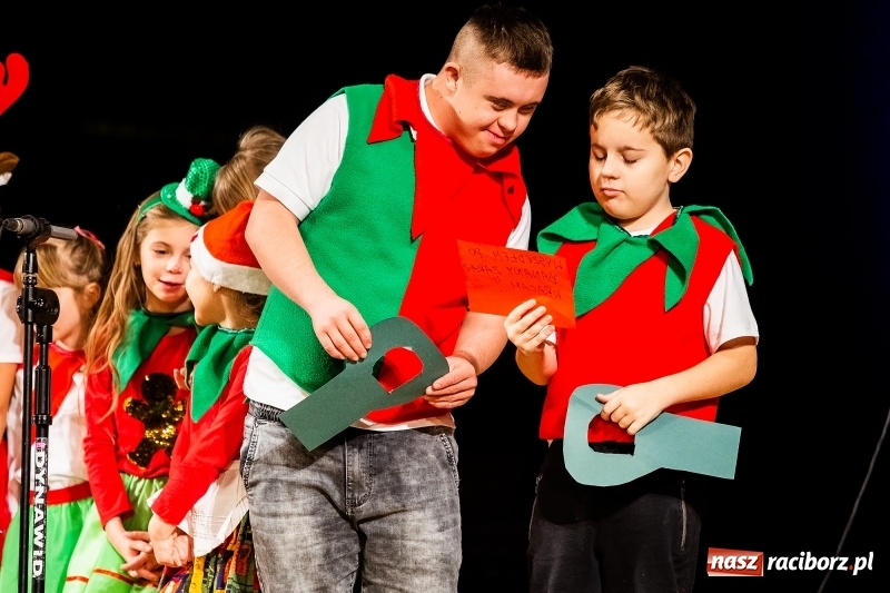 Zdjęcie w galerii na portalu naszraciborz.pl: Powiatowy Przegląd Widowisk Bożonarodzeniowych w RCK wiadomości z regionu