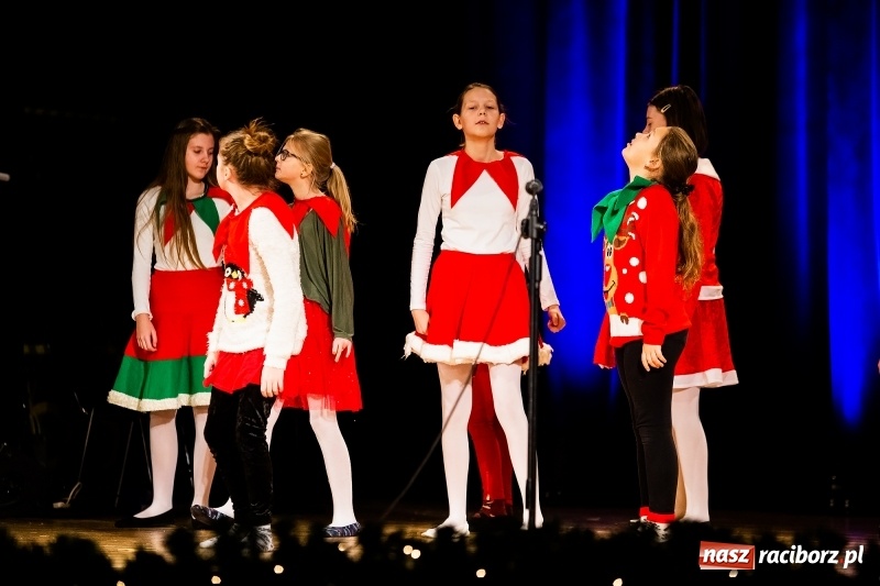Zdjęcie w galerii na portalu naszraciborz.pl: Powiatowy Przegląd Widowisk Bożonarodzeniowych w RCK wiadomości z regionu