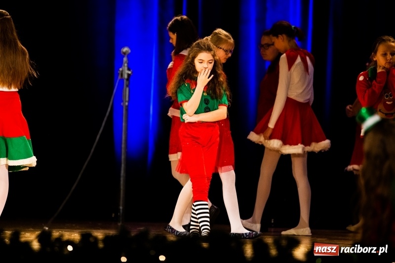 Zdjęcie w galerii na portalu naszraciborz.pl: Powiatowy Przegląd Widowisk Bożonarodzeniowych w RCK wiadomości z regionu