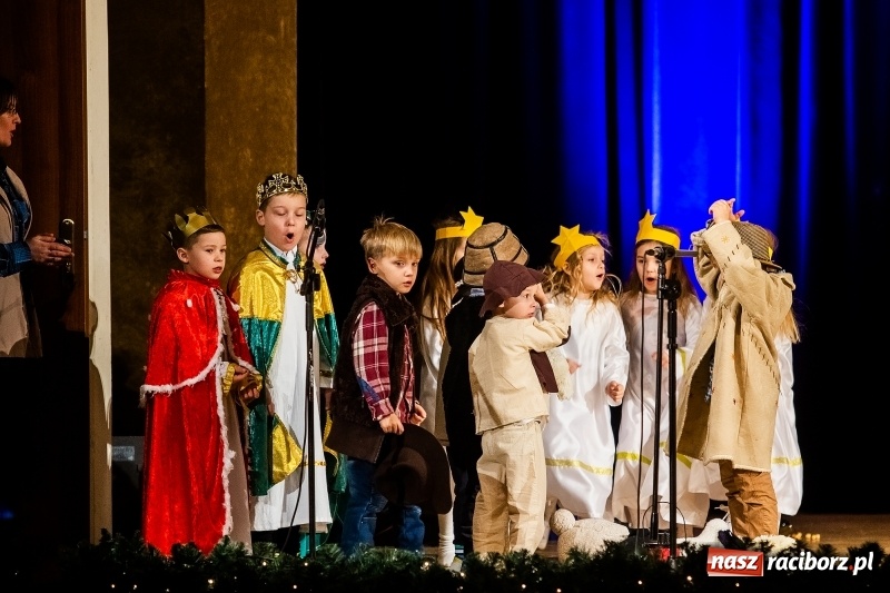 Zdjęcie w galerii na portalu naszraciborz.pl: Powiatowy Przegląd Widowisk Bożonarodzeniowych w RCK wiadomości z regionu