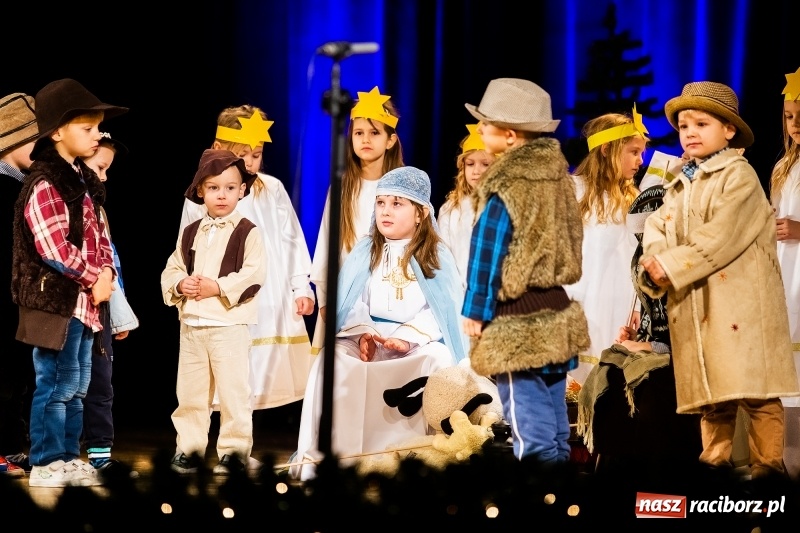Zdjęcie w galerii na portalu naszraciborz.pl: Powiatowy Przegląd Widowisk Bożonarodzeniowych w RCK wiadomości z regionu