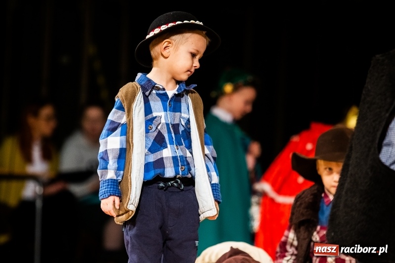 Zdjęcie w galerii na portalu naszraciborz.pl: Powiatowy Przegląd Widowisk Bożonarodzeniowych w RCK wiadomości z regionu
