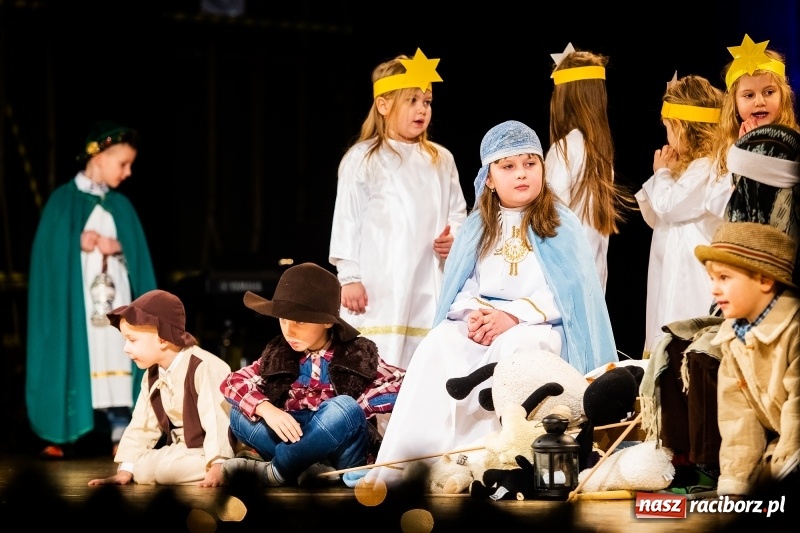 Zdjęcie w galerii na portalu naszraciborz.pl: Powiatowy Przegląd Widowisk Bożonarodzeniowych w RCK wiadomości z regionu