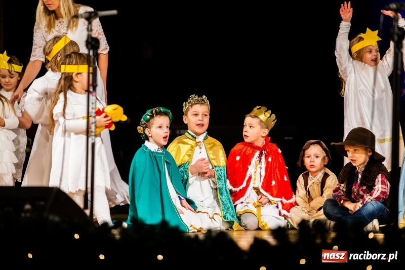 Zdjęcie w galerii na portalu naszraciborz.pl: Powiatowy Przegląd Widowisk Bożonarodzeniowych w RCK wiadomości z regionu