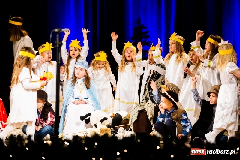 Zdjęcie w galerii na portalu naszraciborz.pl: Powiatowy Przegląd Widowisk Bożonarodzeniowych w RCK wiadomości z regionu