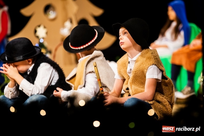 Zdjęcie w galerii na portalu naszraciborz.pl: Powiatowy Przegląd Widowisk Bożonarodzeniowych w RCK wiadomości z regionu