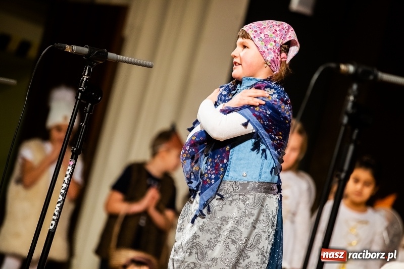 Zdjęcie w galerii na portalu naszraciborz.pl: Powiatowy Przegląd Widowisk Bożonarodzeniowych w RCK wiadomości z regionu