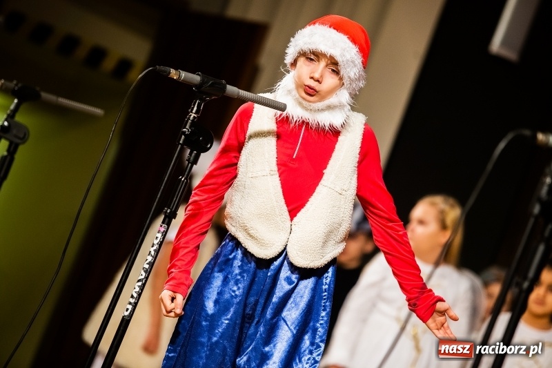 Zdjęcie w galerii na portalu naszraciborz.pl: Powiatowy Przegląd Widowisk Bożonarodzeniowych w RCK wiadomości z regionu