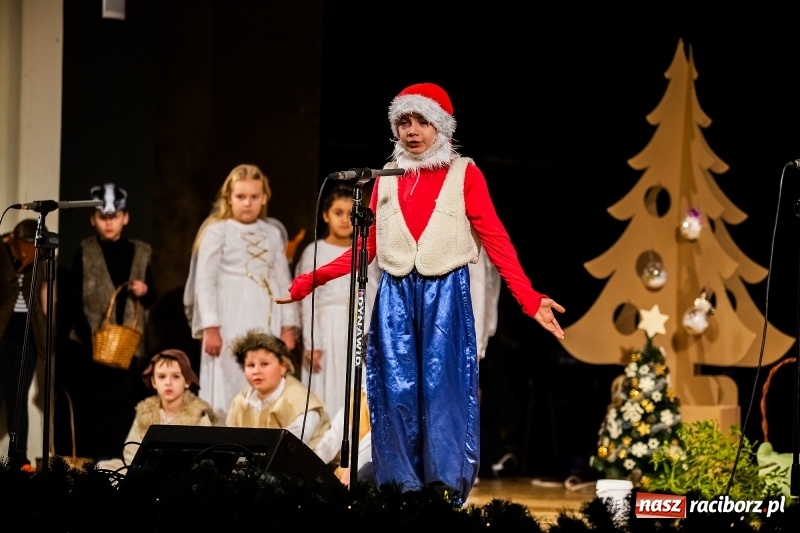 Zdjęcie w galerii na portalu naszraciborz.pl: Powiatowy Przegląd Widowisk Bożonarodzeniowych w RCK wiadomości z regionu