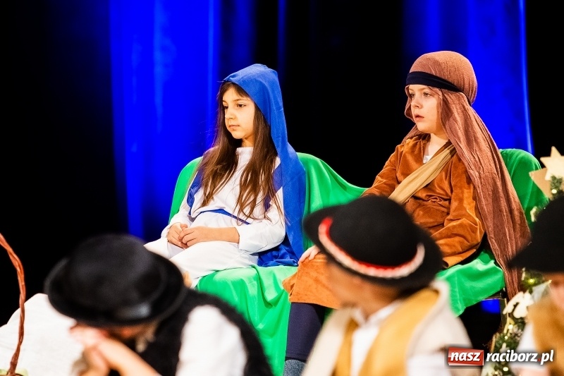 Zdjęcie w galerii na portalu naszraciborz.pl: Powiatowy Przegląd Widowisk Bożonarodzeniowych w RCK wiadomości z regionu