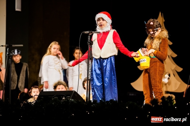 Zdjęcie w galerii na portalu naszraciborz.pl: Powiatowy Przegląd Widowisk Bożonarodzeniowych w RCK wiadomości z regionu