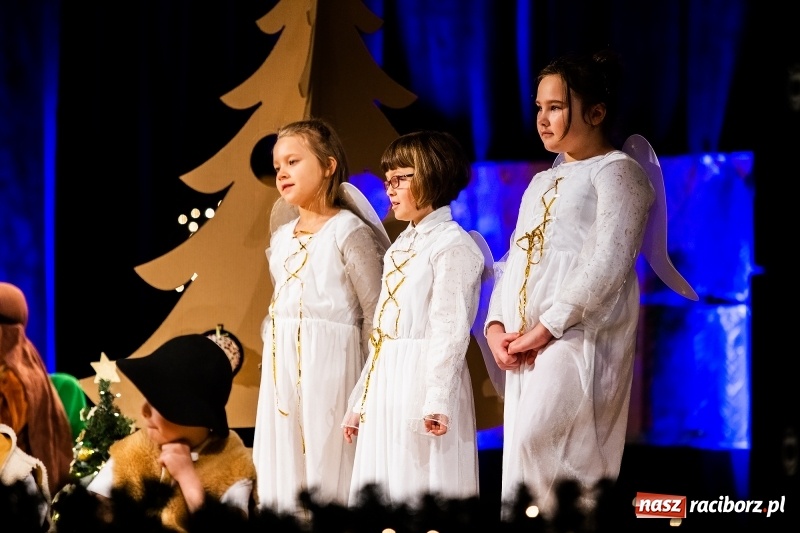 Zdjęcie w galerii na portalu naszraciborz.pl: Powiatowy Przegląd Widowisk Bożonarodzeniowych w RCK wiadomości z regionu