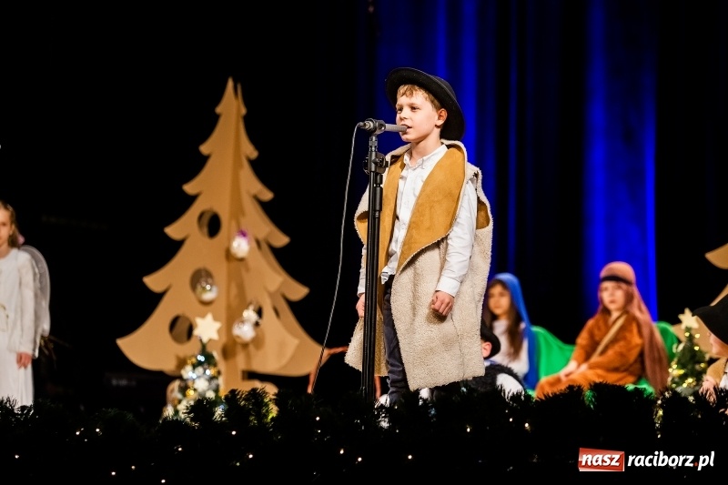 Zdjęcie w galerii na portalu naszraciborz.pl: Powiatowy Przegląd Widowisk Bożonarodzeniowych w RCK wiadomości z regionu